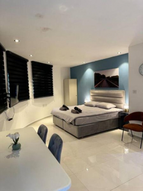 King George studio 1